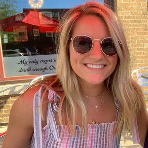 Meet your Posher, Brooke